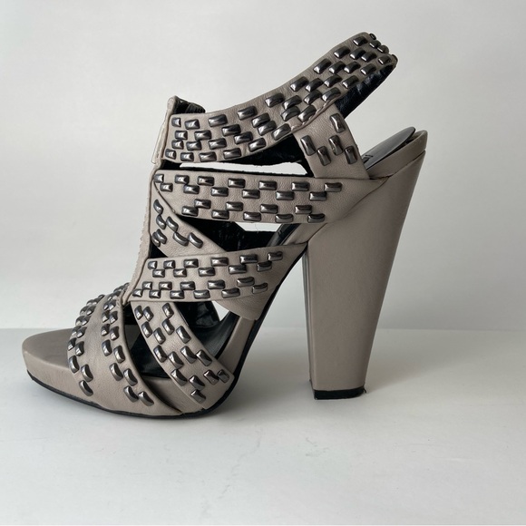 Chic modern Zara strappy and studded block heeled Sandals - Picture 1 of 11